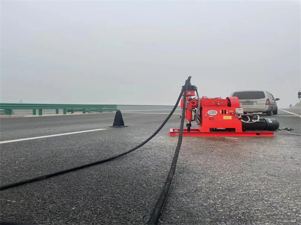 青冈马路路基路面开裂下沉注浆加固灌浆