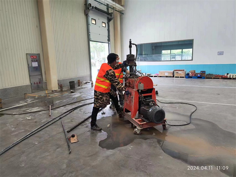 青冈厂房地面下沉塌陷注浆加固施工